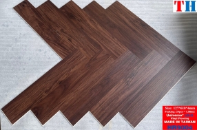 SÀN NHỰA HÈM KHÓA XƯƠNG CÁ UNIVERSE HR9004